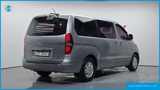 HYUNDAI STAREX 5-SEATER VAN