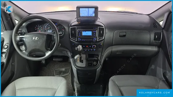 HYUNDAI STAREX 5-SEATER VAN