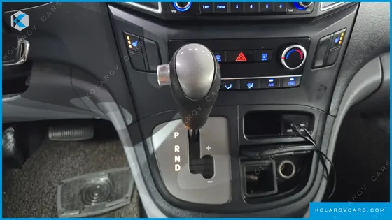 HYUNDAI STAREX 5-SEATER VAN