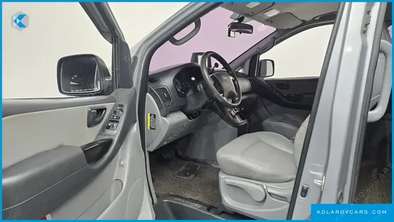 HYUNDAI STAREX 5-SEATER VAN