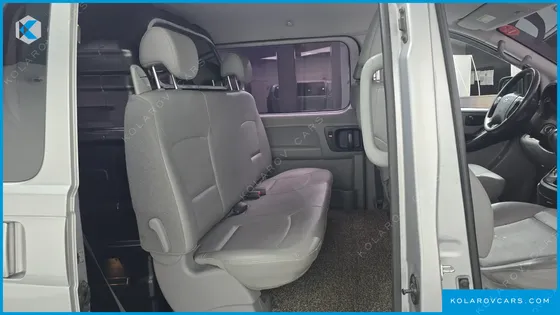HYUNDAI STAREX 5-SEATER VAN