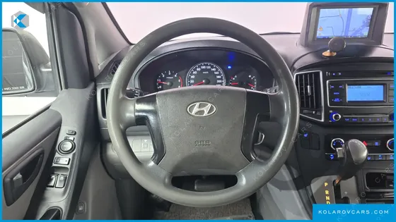 HYUNDAI STAREX 5-SEATER VAN