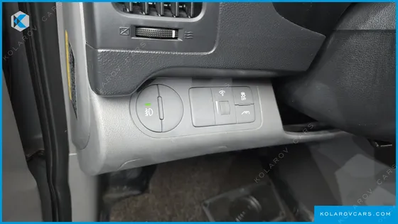 HYUNDAI STAREX 5-SEATER VAN