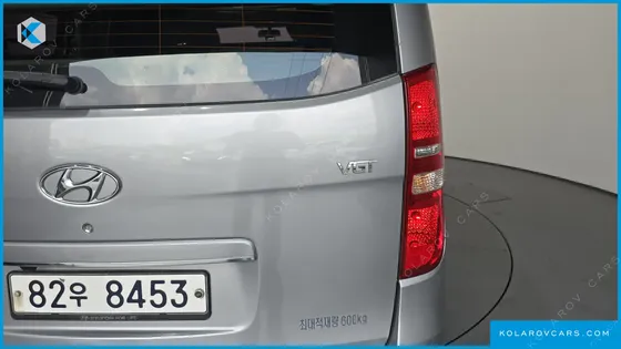 HYUNDAI STAREX 5-SEATER VAN