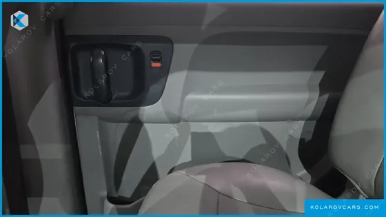 HYUNDAI STAREX 5-SEATER VAN