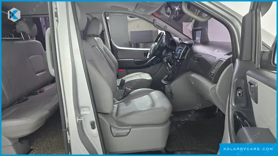 HYUNDAI STAREX 5-SEATER VAN