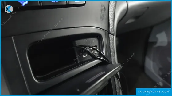 HYUNDAI STAREX 5-SEATER VAN