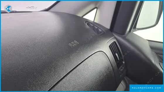 HYUNDAI STAREX 5-SEATER VAN