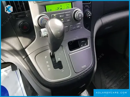HYUNDAI STAREX 12-SEATER WAGON