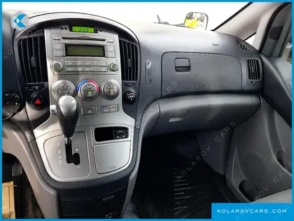 HYUNDAI STAREX GUARD CAR OF CHILDREN