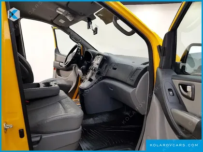 HYUNDAI STAREX GUARD CAR OF CHILDREN
