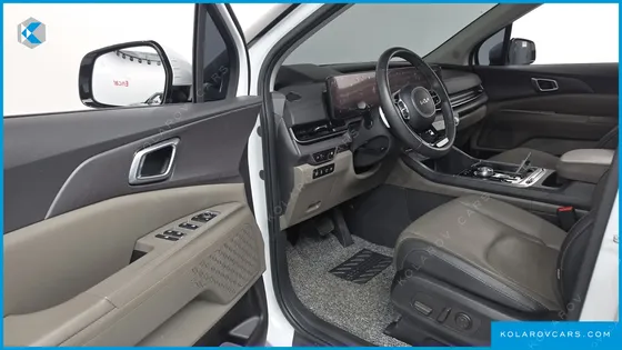 KIA CARNIVAL DIESEL 7-SEATER OUTDOOR