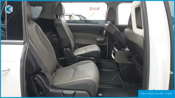 KIA CARNIVAL DIESEL 7-SEATER OUTDOOR
