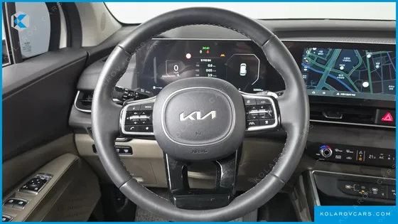 KIA CARNIVAL DIESEL 7-SEATER OUTDOOR