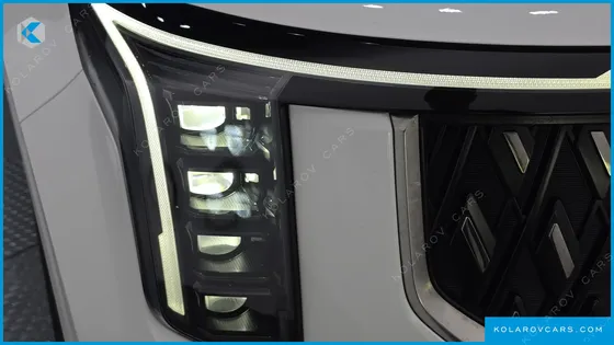 KIA CARNIVAL DIESEL 7-SEATER OUTDOOR