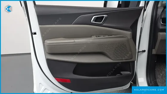 KIA CARNIVAL DIESEL 7-SEATER OUTDOOR