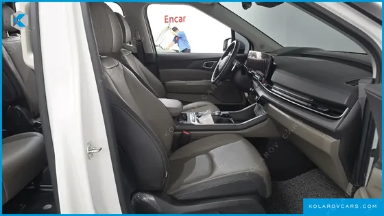 KIA CARNIVAL DIESEL 7-SEATER OUTDOOR