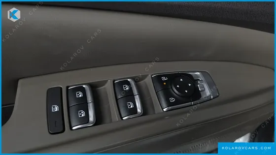 KIA CARNIVAL DIESEL 7-SEATER OUTDOOR