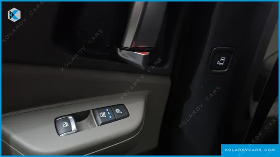 KIA CARNIVAL DIESEL 7-SEATER OUTDOOR