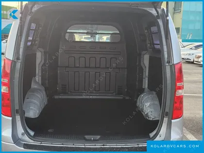 HYUNDAI STAREX 5-SEATER VAN