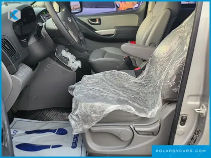 HYUNDAI STAREX 5-SEATER VAN