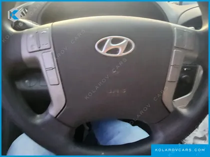 HYUNDAI STAREX 5-SEATER VAN