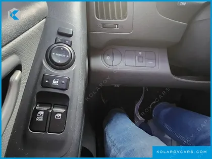 HYUNDAI STAREX 5-SEATER VAN