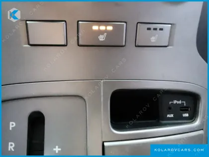 HYUNDAI STAREX 5-SEATER VAN