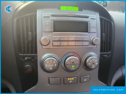 HYUNDAI STAREX 5-SEATER VAN
