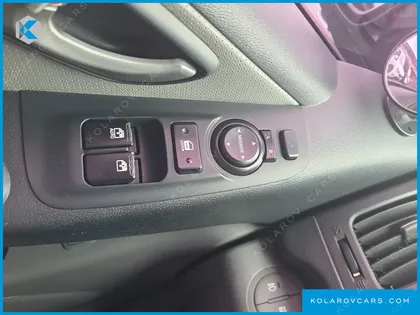 HYUNDAI STAREX 12-SEATER WAGON
