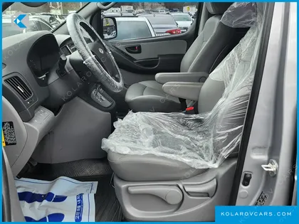 HYUNDAI STAREX 5-SEATER VAN