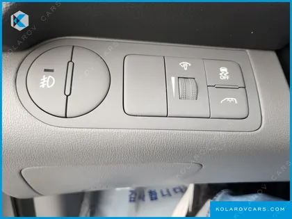 HYUNDAI STAREX 5-SEATER VAN