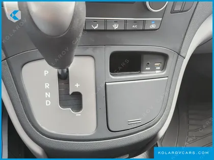 HYUNDAI STAREX 5-SEATER VAN