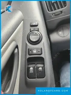 HYUNDAI STAREX 5-SEATER VAN