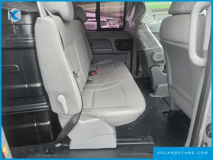 HYUNDAI STAREX 5-SEATER VAN