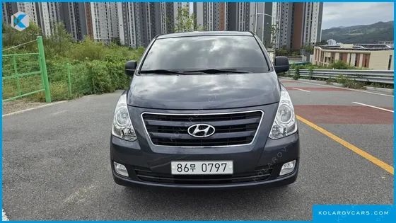 HYUNDAI STAREX 5-SEATER VAN