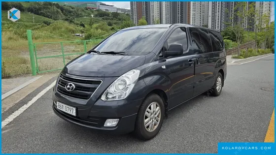 HYUNDAI STAREX 5-SEATER VAN