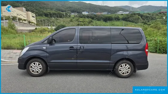 HYUNDAI STAREX 5-SEATER VAN