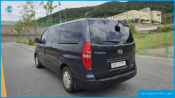 HYUNDAI STAREX 5-SEATER VAN