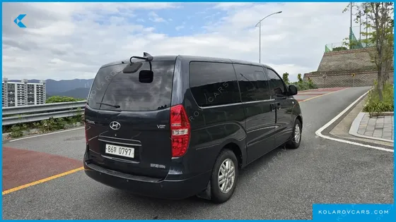 HYUNDAI STAREX 5-SEATER VAN