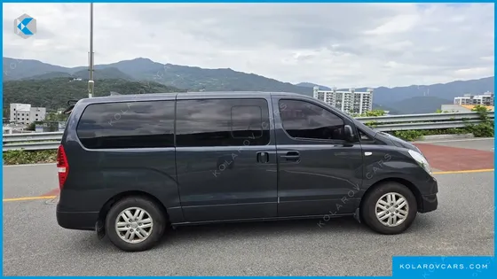 HYUNDAI STAREX 5-SEATER VAN