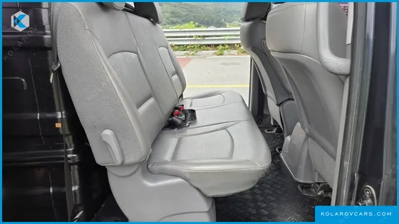 HYUNDAI STAREX 5-SEATER VAN