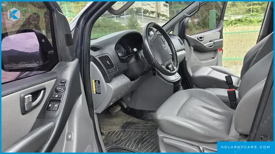 HYUNDAI STAREX 5-SEATER VAN