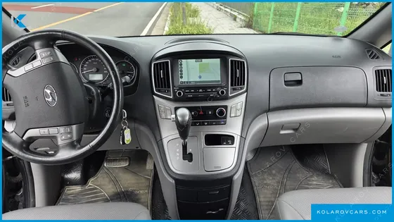 HYUNDAI STAREX 5-SEATER VAN