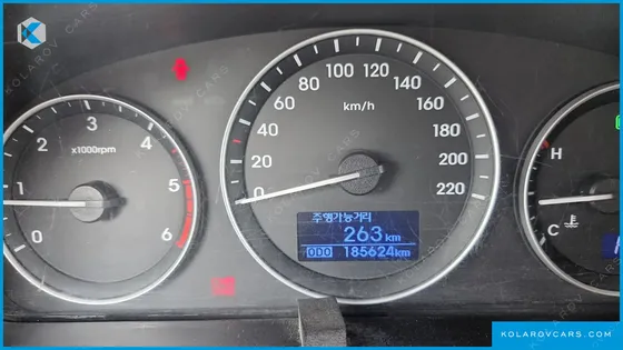 HYUNDAI STAREX 5-SEATER VAN
