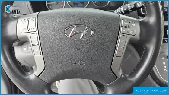 HYUNDAI STAREX 5-SEATER VAN