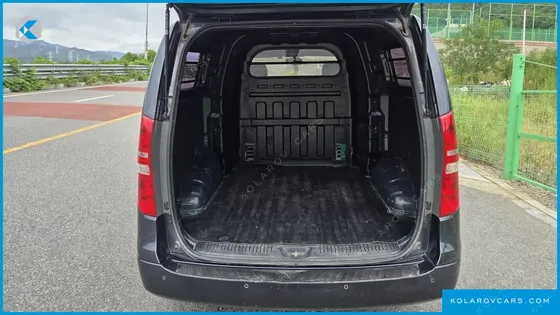 HYUNDAI STAREX 5-SEATER VAN