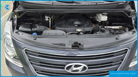 HYUNDAI STAREX 5-SEATER VAN