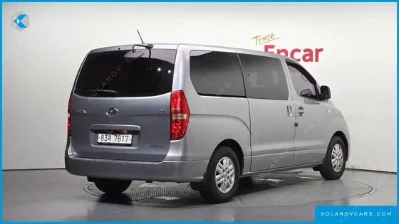 HYUNDAI STAREX 5-SEATER VAN