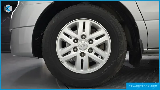 HYUNDAI STAREX 5-SEATER VAN